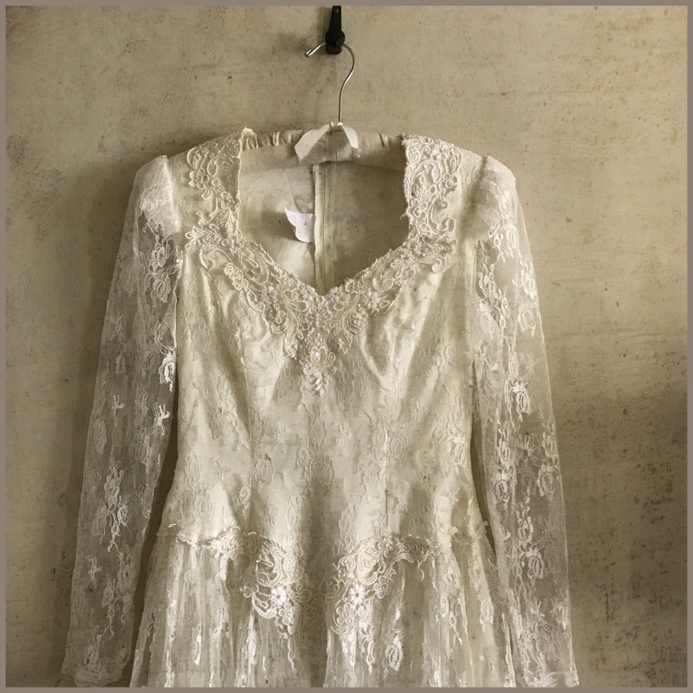SOLD Vintage Wedding Dress - Picture 2 of 8